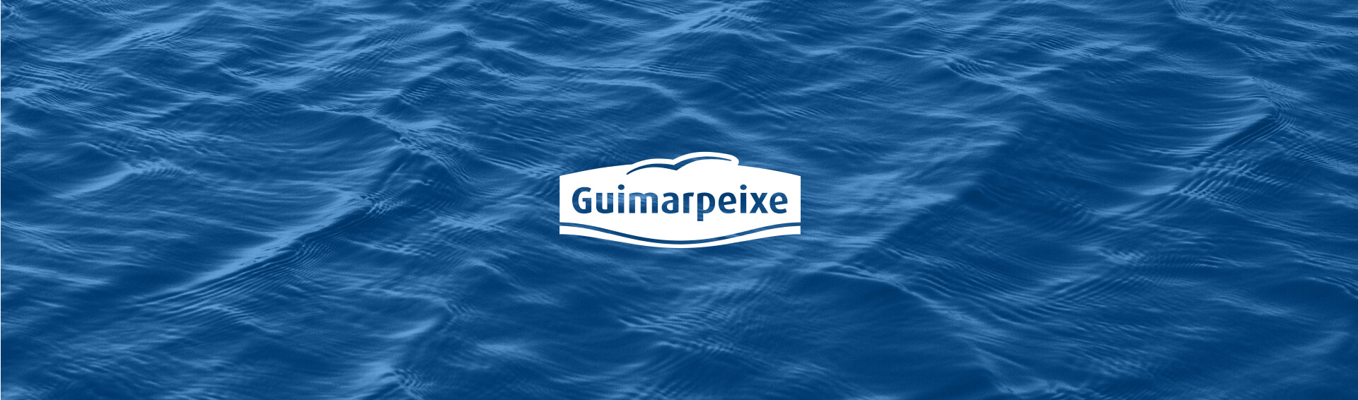 Logo da Guimarpeixe sob background do mar