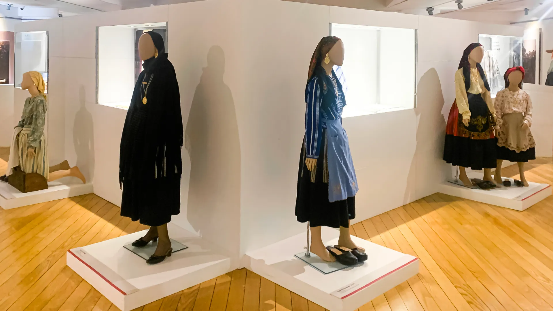 100 Anos Moda no Feminino Exposição