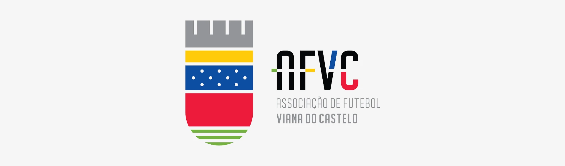Consciente da sua história, a AFVC identificou a necessidade de renovar a sua imagem, preservando o seu legado institucional. 
Objetivo: atualizar a identidade visual da associação mantendo elementos históricos e simbólicos presentes no emblema, como a fita amarela e a coroa de cinco torres. 
Associação de Futebol de Viana do Castelo - Desafio